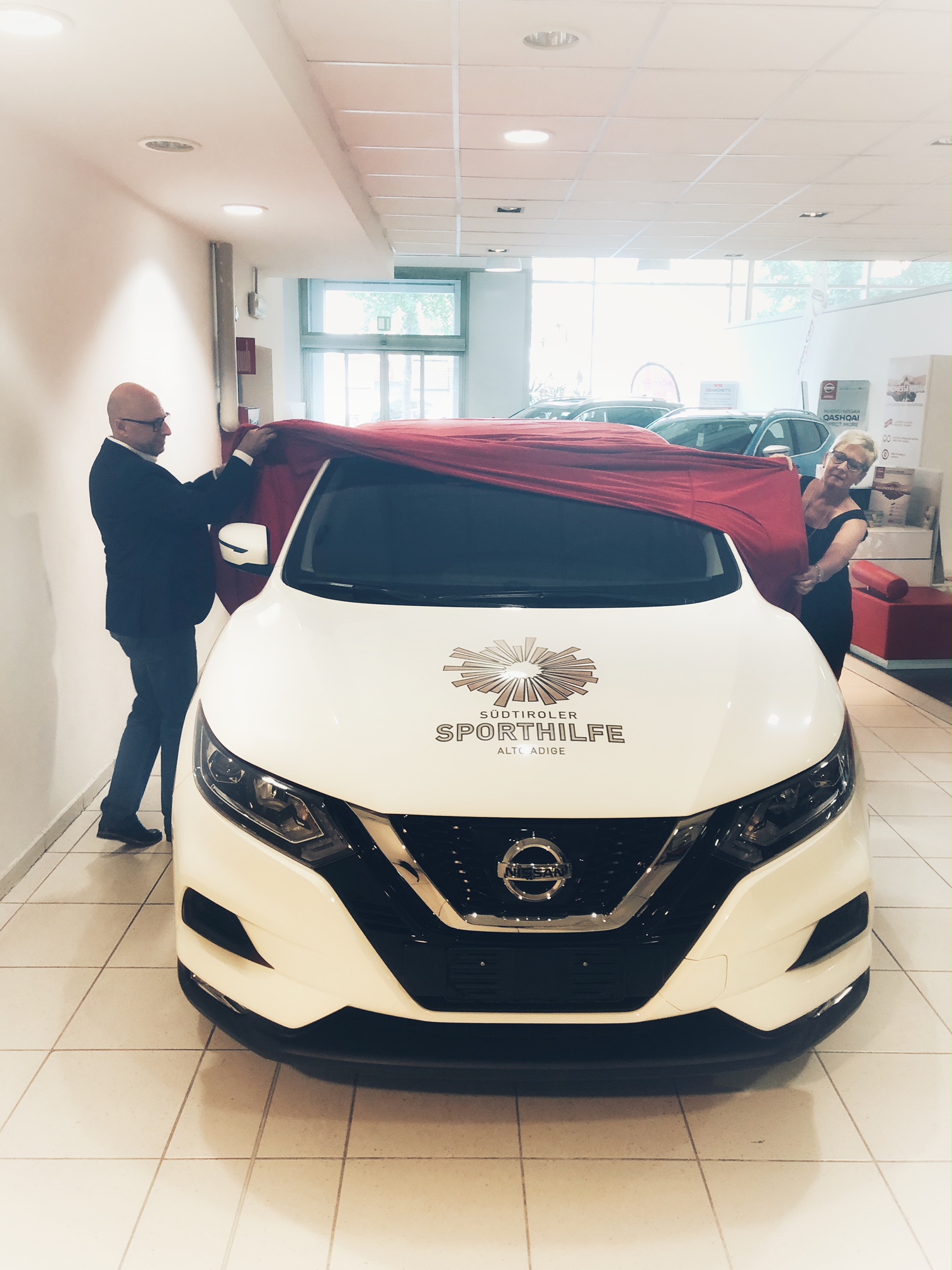 Consegna del primo premio a due appassionati tedeschi di Biathlon