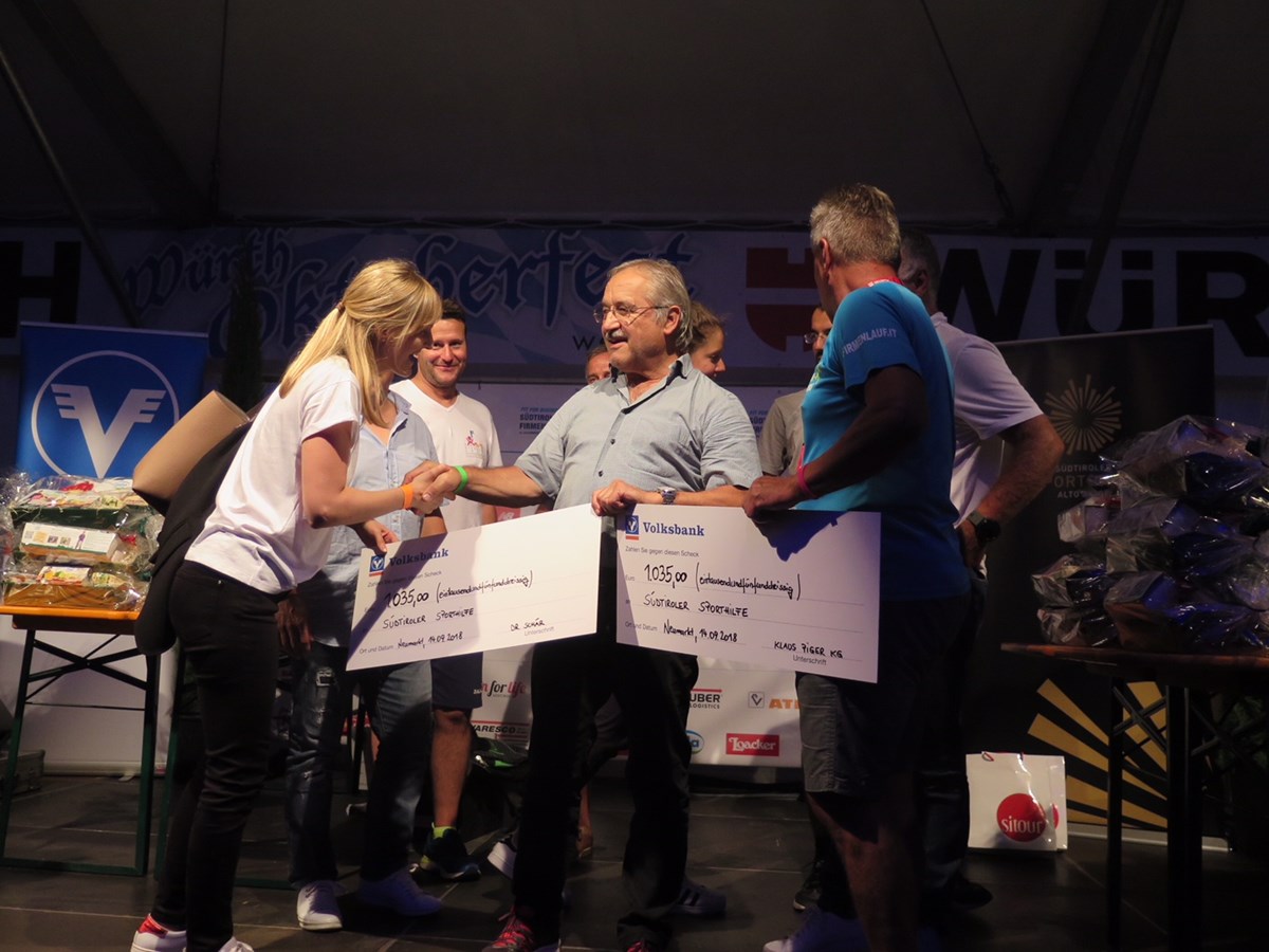 Rudi Stocker ringrazia per l`azione di supporto di Dr. Schär ed Applemore