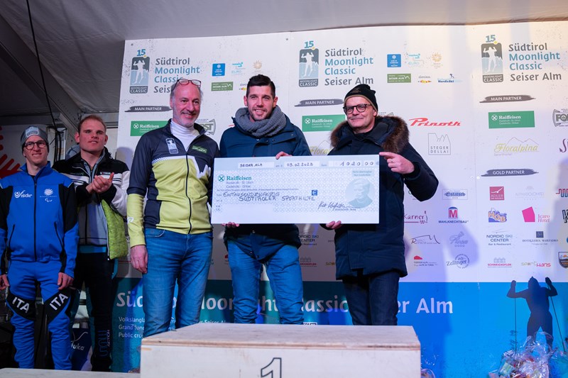 OK-Präsident Robert Gobbo, Geschäftsführer Georg Gasser und Vorstandsmitglied Gerhard Vanzi bei der Scheckübergabe.