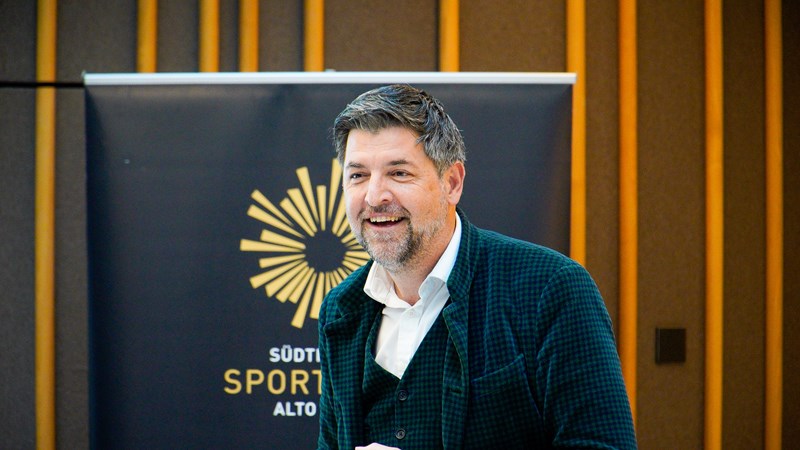 HGV-Bezirksobmann Helmut Tauber hieß die Mitglieder der Sporthilfe im Gustelier herzlich willkommen.