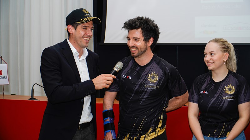 Il nuovo amministratore delegato di Sporthilfe Georg Gasser ha colto l'occasione per rivolgere alcune domande ad alcuni atleti, nella foto Samuel De Chiara ed Evelyn Vivarelli.