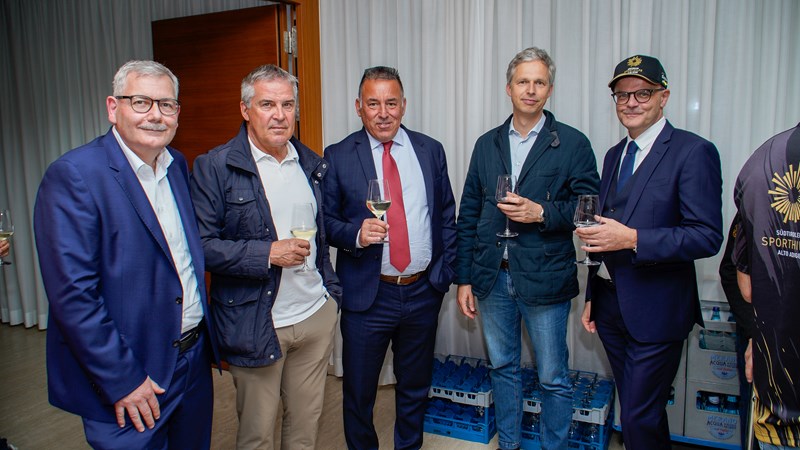 Freuten sich über den gelungenen Abend: v.l.n.r. Peter Werth (Konverto), Hermann Trojer (Vorstandsmitglied Sporthilfe), Stephan Konder (Südtiroler Sparkasse), Markus Mattivi (Alperia) und Gerhard Vanzi (Vorstandsmitglied Sporthilfe)