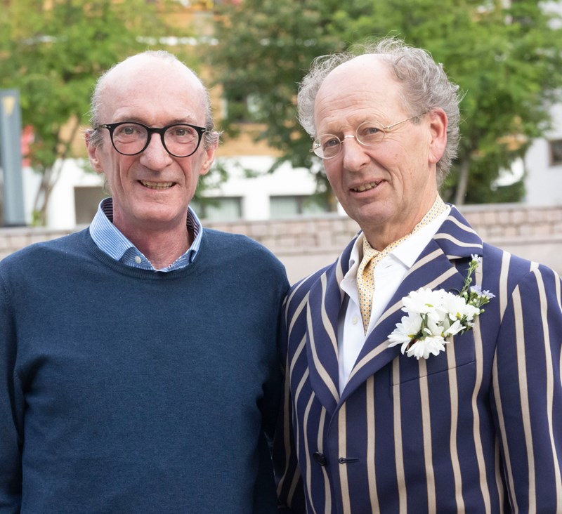 Vorstandsmitglied Lodovico Comploj (l.) bedankte sich herzlichst beim OK-Präsidenten und Unterstützer Michil Costa (r.) und seinem gesamten Team.