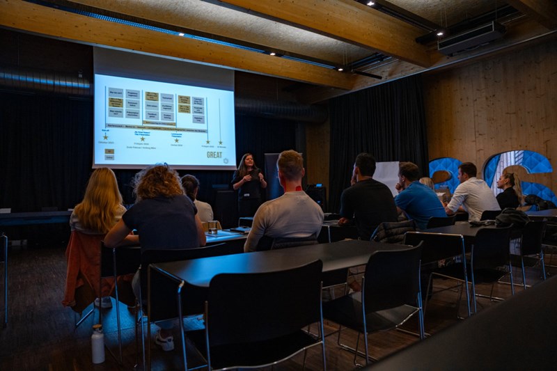 Mit großem Interesse verfolgten die teilnehmenden Sportler:innen die präsentierten Inhalte und wurden laufend interaktiv eingebunden.