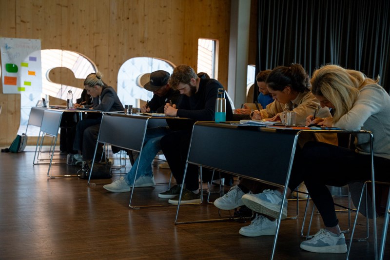 Schulbank drücken heißt es für die Karriere nach dem Sport.