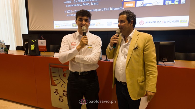 Bahnradeuropameister Matteo Bianchi (links), im Gespräche mit Sporthilfe-Präsident Giovanni Podini (rechts), gab Einblicke in seine sportliche Laufbahn und Auskunft über den Stellenwert des Bahnradsports.