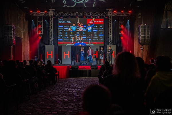 Im Rahmen der Charity Night wurde dem Sporthilfe-Präsidenten Giovanni Podini ein Scheck überreicht, mit dem die Champions von morgen untersützt werden. (c) Harald Wisthaler