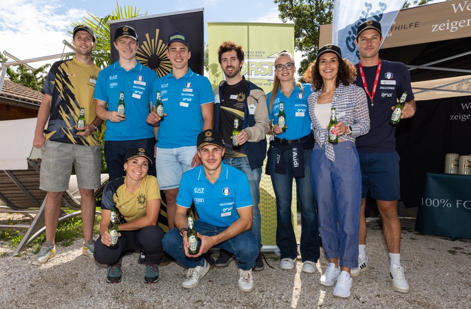La famiglia della Sporthilfe Alto Adige gioca a golf per una buona causa